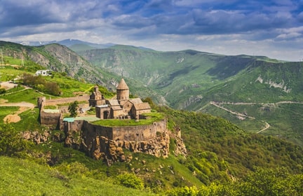 [:en]Tatev monastery[:ru]Монастырь Татев[:hy]Տաթևի վանական համալիր[:]