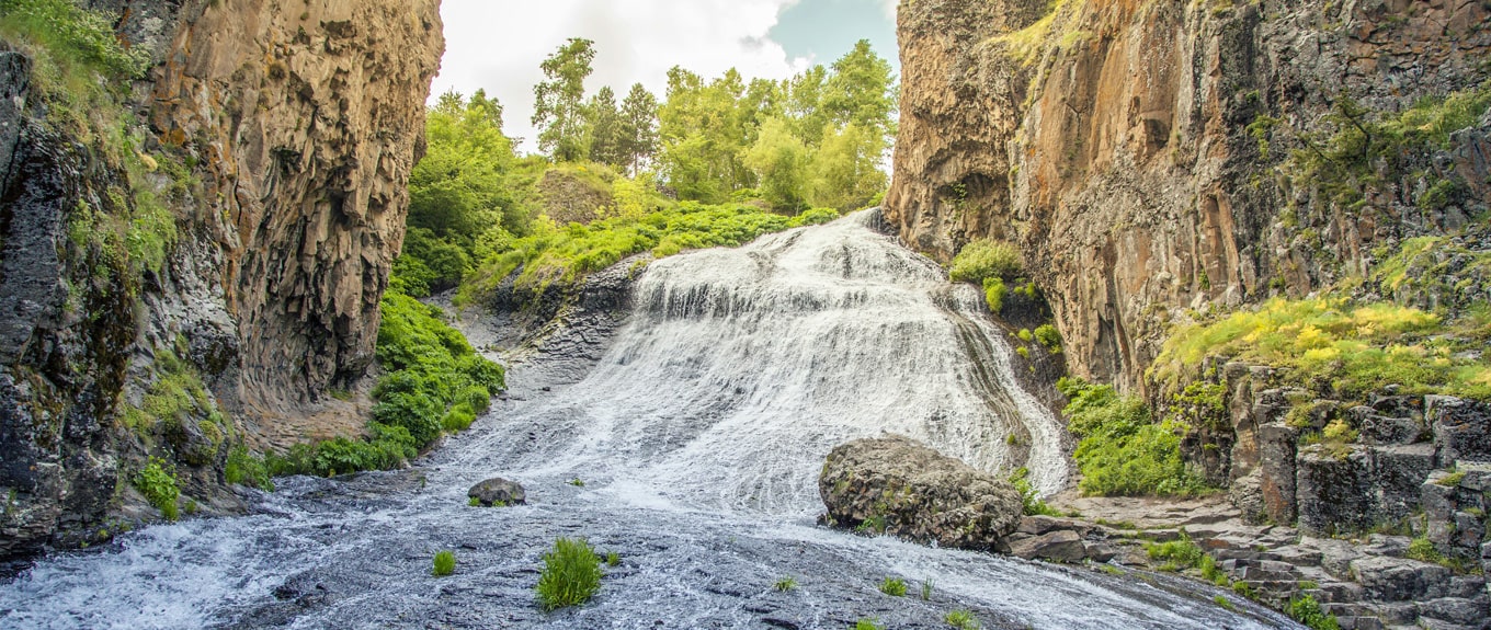 [:en]Jermuk Waterfall, Armenia[:ru]Джермукский водопад, Армения[:hy]Ջերմուկի ջրվեժը, Հայաստան[:]