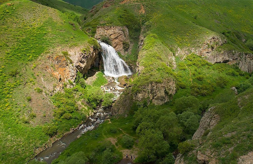 [:en]Trchkan Waterfall[:ru]Водопад Трчкан[:hy]Թռչկանի Ջրվեժ[:]