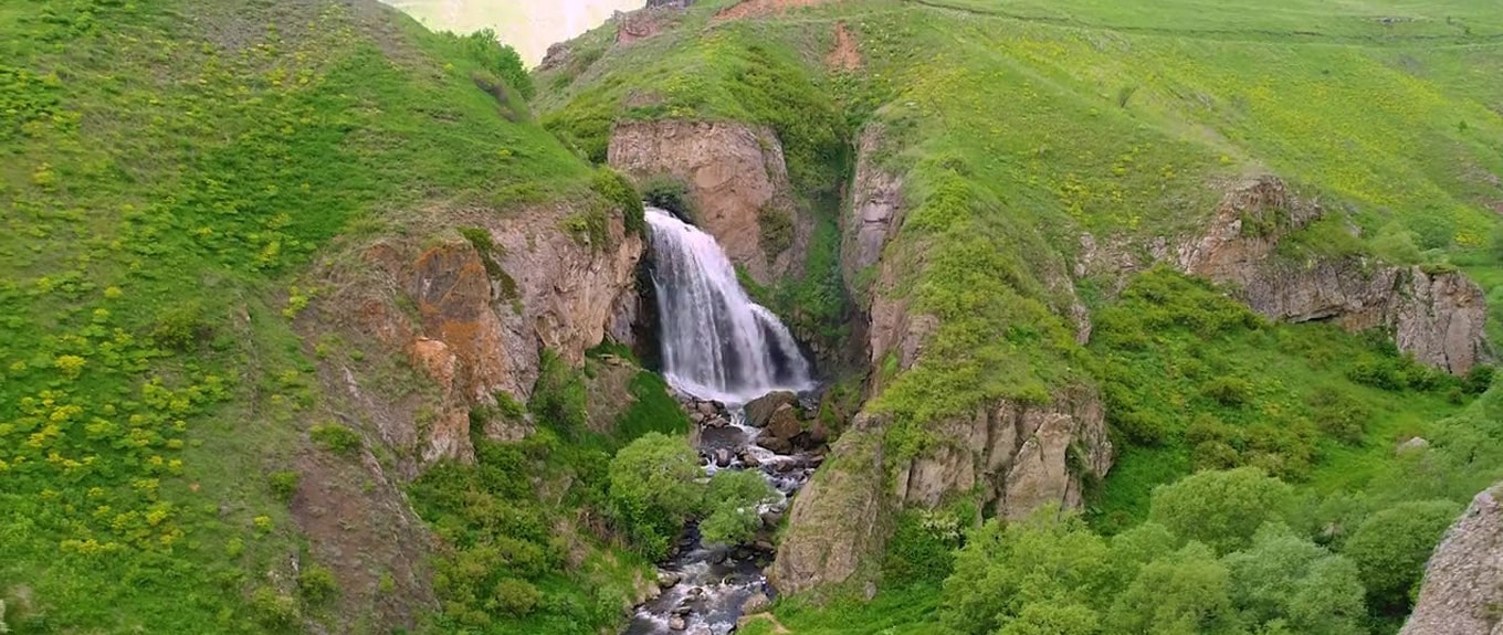 [:en]Trchkan Waterfall[:ru]Водопад Трчкан[:hy]Թռչկանի Ջրվեժ[:]