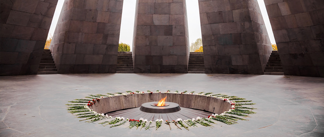 [:en]Tsitsernakaberd Memorial Complex[:ru]Мемориальный Комплекс Цицернакаберд[:hy]Ծիծեռնակաբերդի Հուշահամալիր[:]