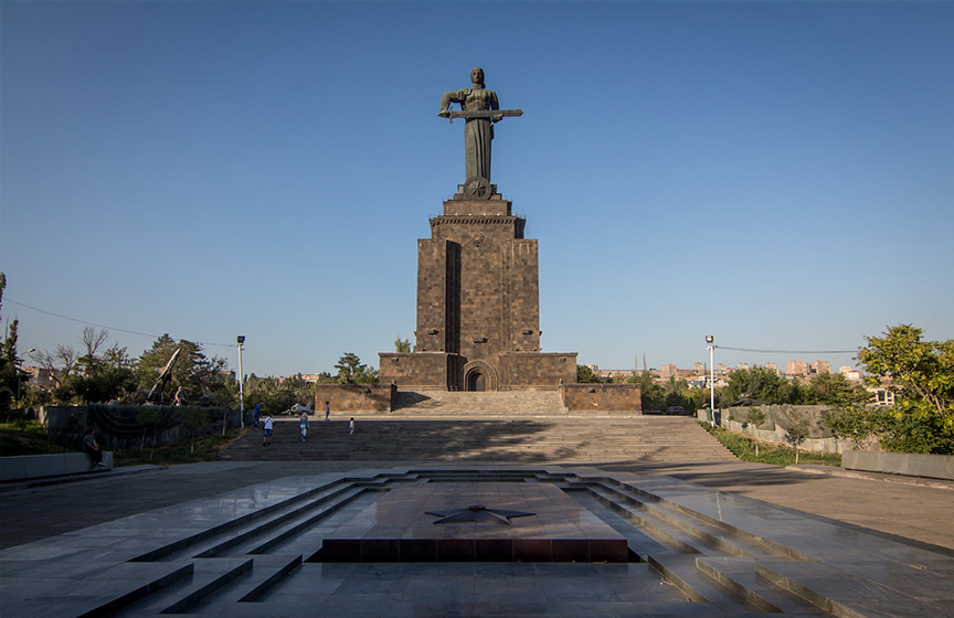 [:en]Mother Armenia Monument[:ru]Памятник «Мать Армения»[:hy]Մայր Հայաստան Հուշահամալիր[:]
