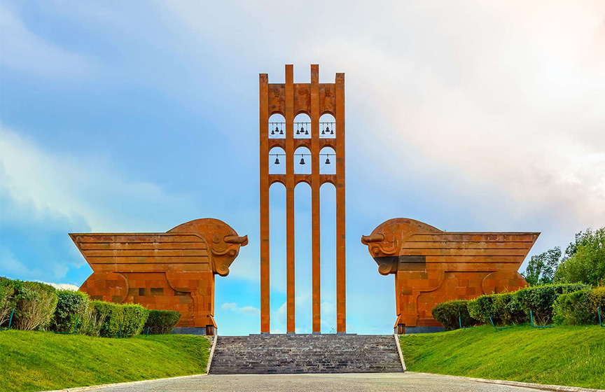 [:en]Sardarapat Memorial Complex[:ru]Мемориальный Kомплекс Сардарапат[:hy]Սարդարապատի Հերոսամարտի Հուշահամալիր[:]